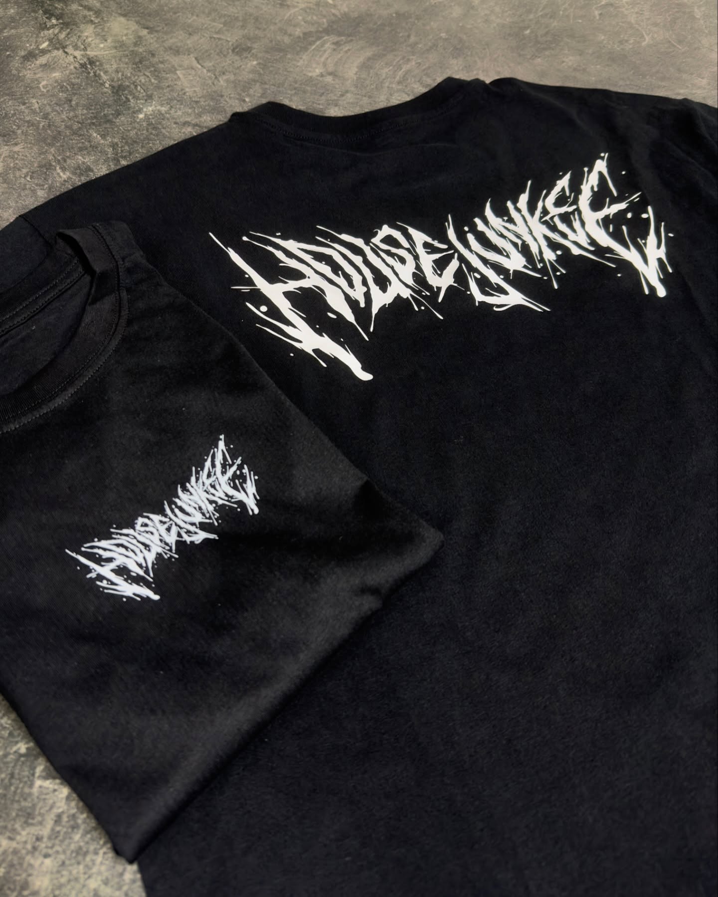Wir haben neuen @housejunkee Merch im Shop ?
Link in der Beschreibung