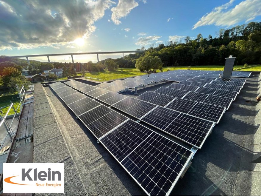 ☀️Es muss nicht immer nur ein Ziegel-Dach sein, auch eine Flach-Dach-Installation ist möglich. Wir haben für dich und dein Dach, immer die passende Konstruktion. ☀️
#gehtnichtgibtsnicht
Melde dich gern bei uns unter:
? info@kleinneueenergien.de
☎️ 052581570
#photovoltaic #photovoltaik #pv #pvanlage #pvanlagen #deutschland #deutschlandweit #paderborn #speicher #energiewende #stromkostensparen #pvenergy #partner #sonne #strom #wartung #service #reinigungpvanlage #installationpv #vorhernachher #beforeandafter #delbrück #owl #ostwestfalenlippe #erneuerbareenergie #speichersysteme