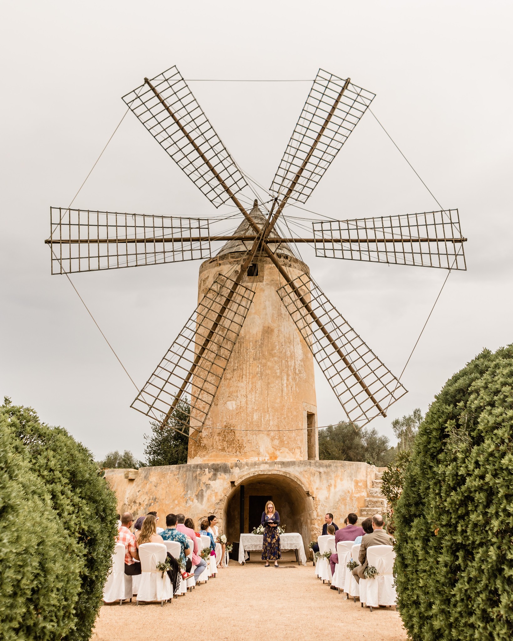 ¡La magia de casarse en un frente a un molino! ✨
Leila y Hansen se dieron el sí quiero bajo la lluvia en un día de Junio, y no supuso ningún impedimento, incluso le daba un toque romántico al escenario.
? www.priscalagunaphotographer.com
#bodamallorca #weddingphotographermallorca #weddingday #couplegoals #mallorcaphotographer #priscalagunaphotographer #majorcaphotographer #fotografobodamallorca #zoetrymallorca