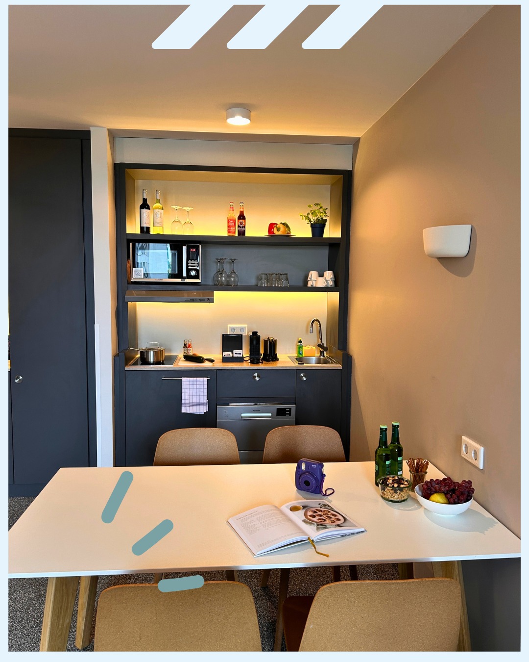 Hotel? Fast. Zuhause? Fast. sylc.? Genau richtig.
Unsere Zimmer sind dein Rückzugsort, wenn Hamburg mal wieder alles von dir will.
Hier kannst du ankommen, abschalten und einfach mal für dich sein.
#sylc #hotel #apartmenthotel #hamburg #citytrip