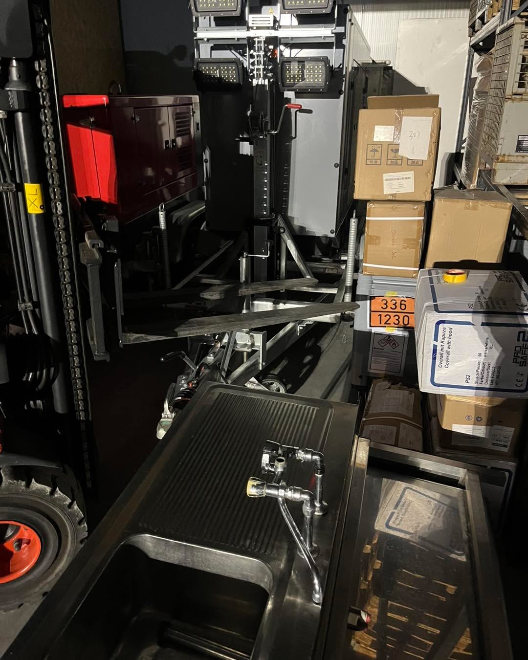 +++ Ü B U N G +++
Beim letzten Übungsabend beschäftigten wir uns mit Gefährlichen Stoffen. Ziel der Übung war der sichere Ersteinsatz bei Unfällen mit Gefahrgut.
Nach einem Theorieblock wurde das Erlernte in einer kurzen Einsatzübung angewandt.
? Lust auf ein spannendes Hobby mit Action, Technik, Verantwortung, Spaß und toller Kameradschaft? Dann werde doch einfach Feuerwehrmann ??? oder Feuerwehrfrau ??? bei deiner Freiwilligen Feuerwehr. Einfach über einen unserer Kanäle melden. ?
#waldsolms112 #WirfürWaldsolms #freiwilligefeuerwehr #gemeinsamstark