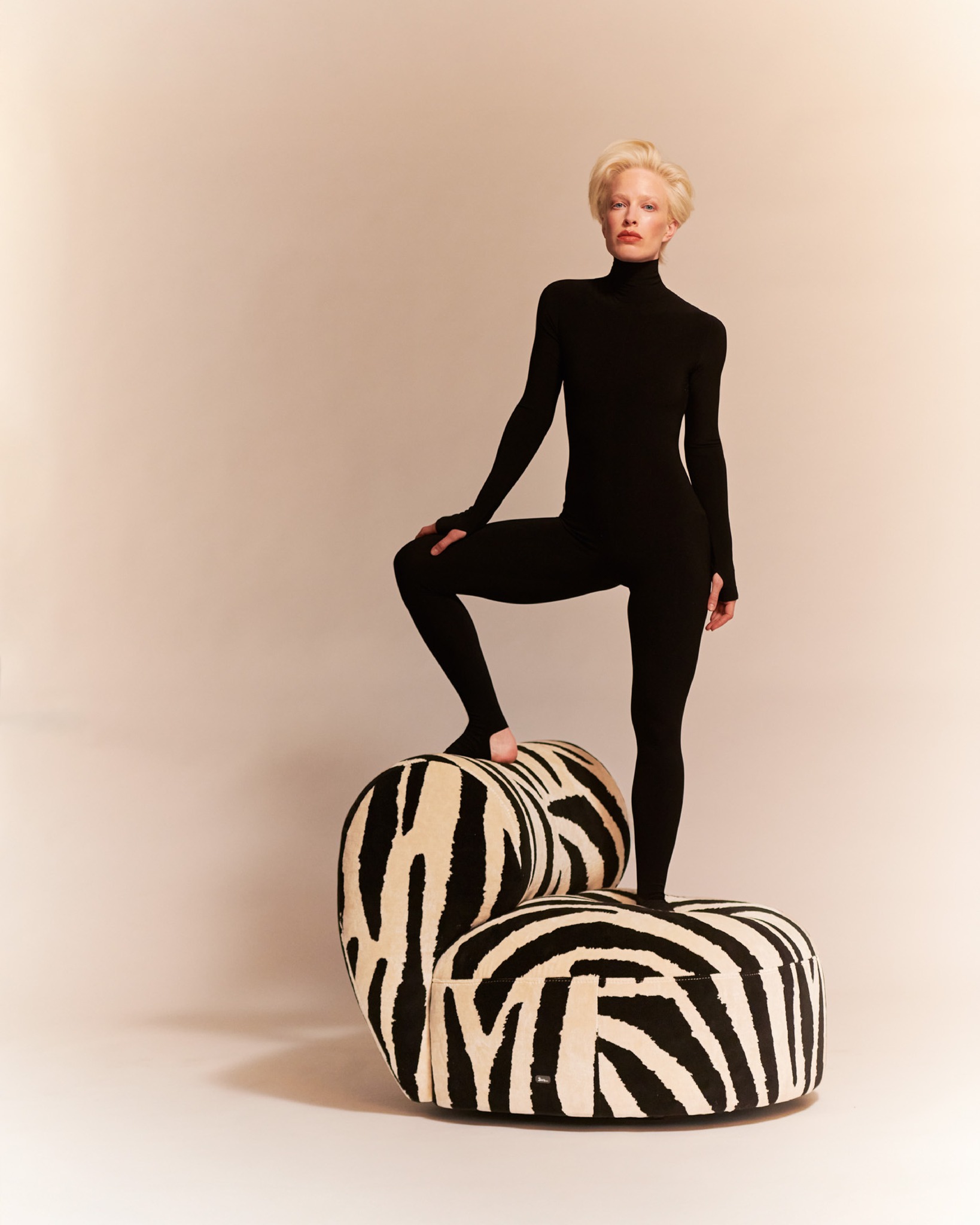 Pebble Round and Heartbeat Deep ✨
Sanfte Kurven treffen tiefe Präsenz. Ein Sessel, der Ruhe ausstra...