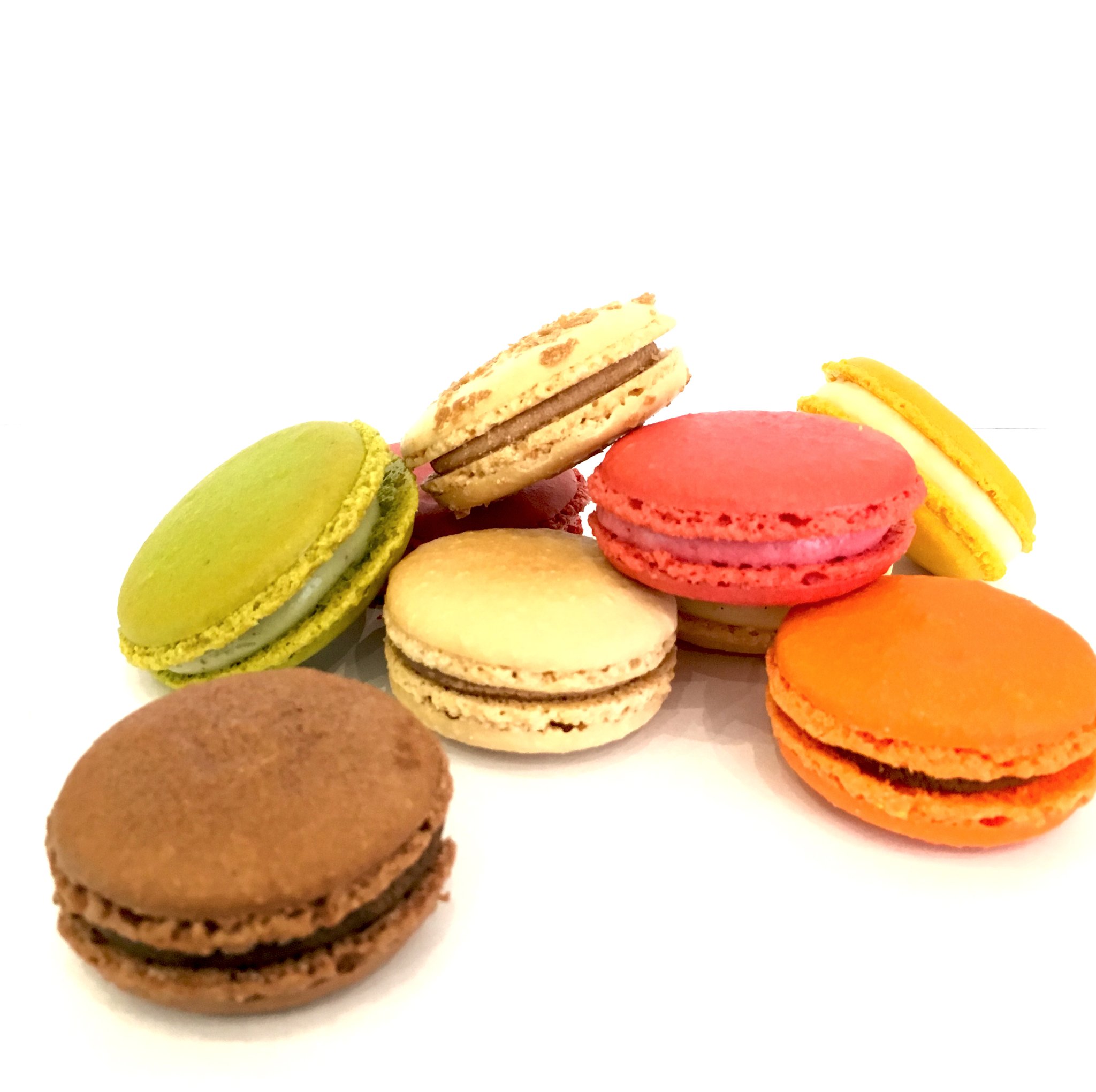 Pequeños, coloridos y hechos con todo el amor del mundo. ?✨ ¿Sabías que cada uno de nuestros macarons se elabora de forma 100% artesanal en El Piave Marbella? Lograr esa textura crujiente por fuera y tierna por dentro es un arte que nos encanta compartir contigo.
¿Cuál es tu color (y sabor) favorito de hoy? ?
#ElPiaveMarbella #MacaronsArtesanales #PasteleriaArtesanal #MarbellaSweets #MacaronsLover