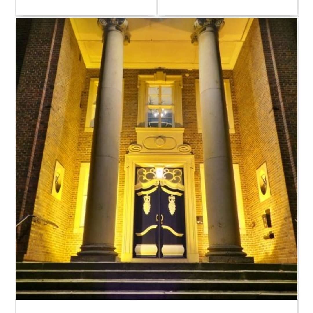 Am Sonntag den 08.09 findet in #bremen der bekannte Tag des Denkmals statt. Eure Gelegenheit unser schönes Logenhaus mit vielen detaillierten Einblicken kennenzulernen. Wir freuen uns über euren Besuch und bieten persönliche Führungen an.
Kurfürstenallee 15, Parkplätze sind vorhanden.
#freimaurer #freemason #herder #tagdesdenkmals #historisch #stadtvilla #architektur
