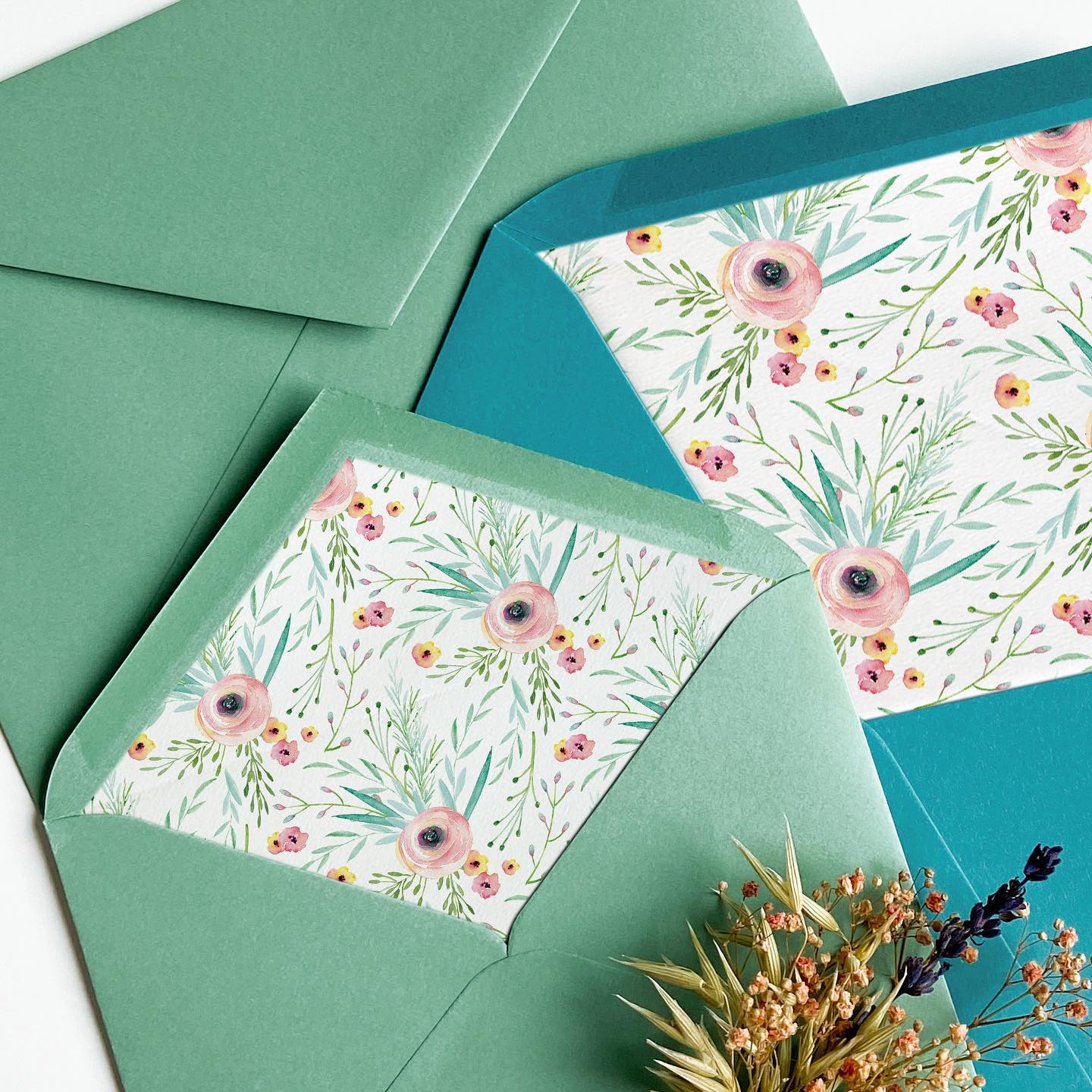 Los tonos verdes azulados nos encantan ♥️ Y si son forrados aún más ??
#verde #turquesa #sobres #bodas #invitaciones #invitacionesdeboda #sobrespersonalizados #sobresforrados #bodas2021 #bodas2022 #noscasamos #novios #novia