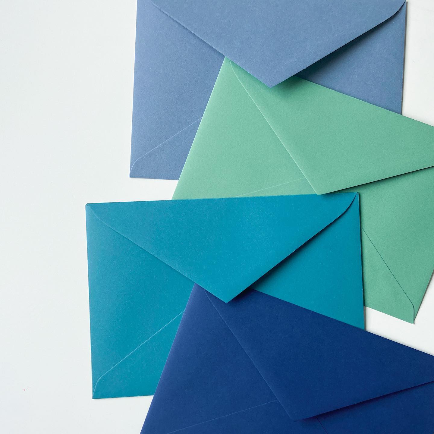 ¿Que gama de color escogerías para tu boda? ? Tenemos mucha variedad, y estamos seguros de que entre todos los colores, encontrarás el tuyo ?
#sobres #boda #invitacionesdeboda #sobrespersonalizados #sobresdecolores #bodas #bodas2021 #bodas2022 #novios #love #amor #wedding #envelope #stationery #noscasamos