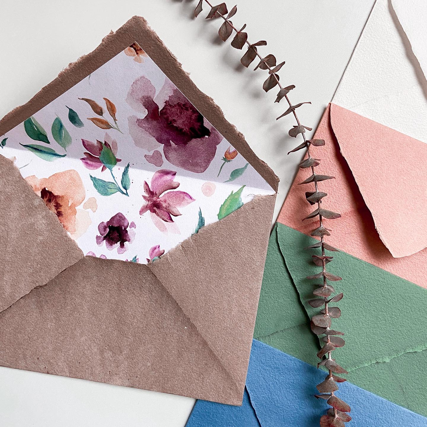 Has visto ya la cantidad de sobres forrados que tenemos en la web? ♥️ Ahora también disponibles tooodos los artesanales ?
#sobres #bodas #invitacionesdeboda #sobrespersonalizados #sobresforrados #sobresartesanales #artesanales #novios #bodas2021 #bodas2022 #novia #amor #love #wedding #envelope