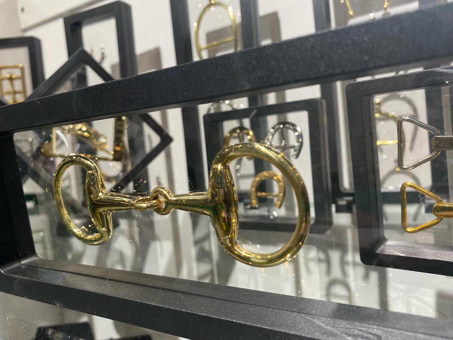 Maison Poursin à Première Vision Villepinte - Hall4 Stand B4 - Le plaisir de vous y retrouver ! #poursin #premierevision #daudéparis #mkmajuscule