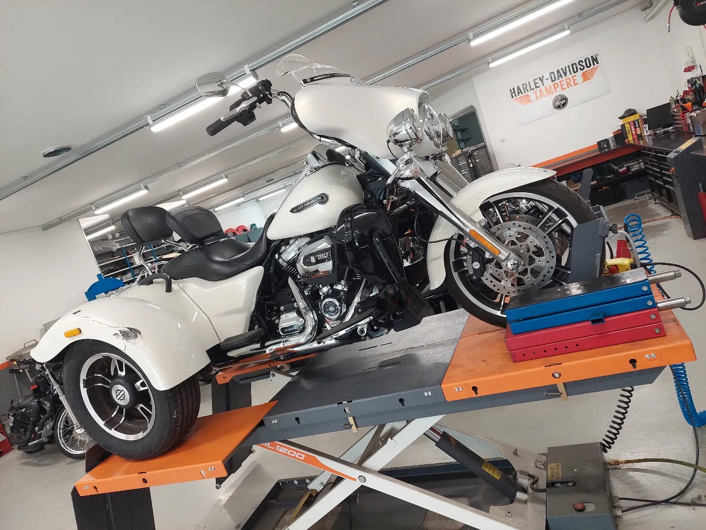 Freewheeler trike maintenance. #harleydavidson #harleydavidsontampere #freewheeler #trike #service