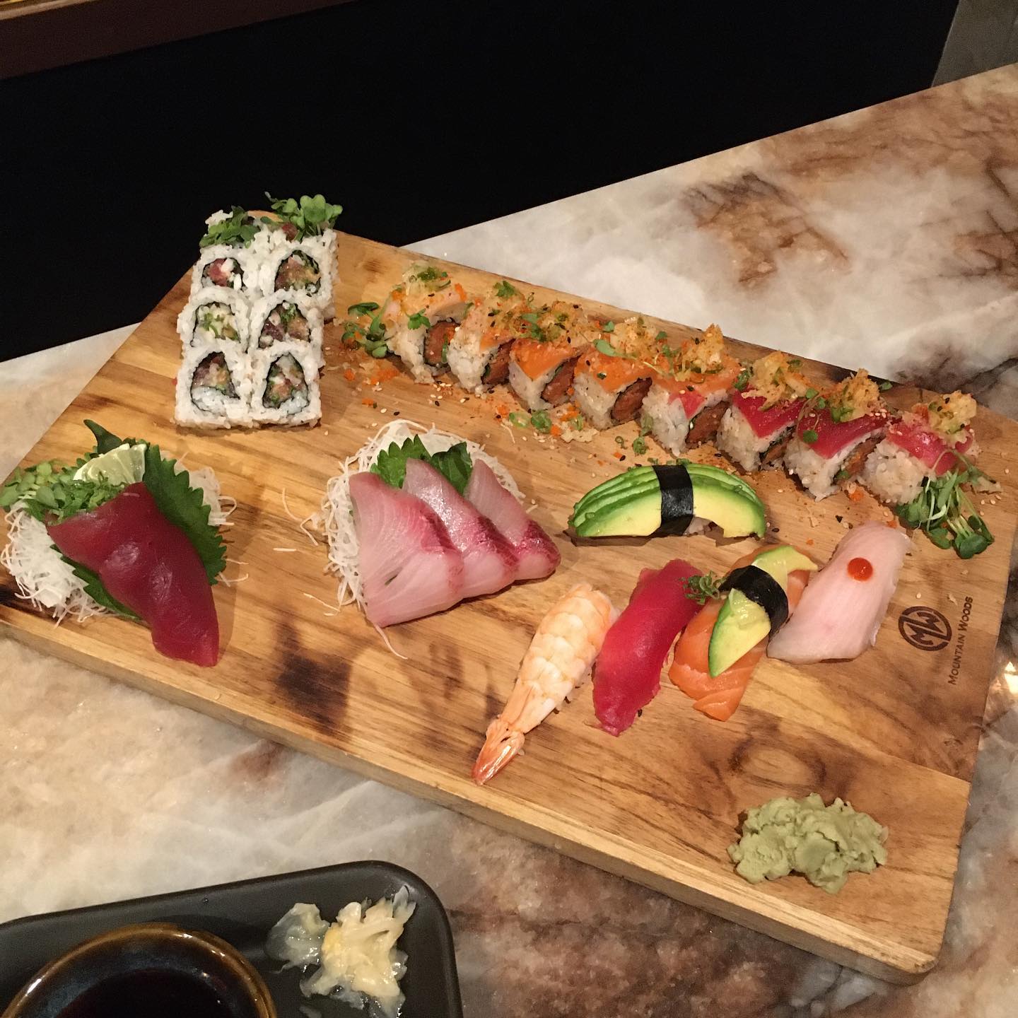 I always enjoy plating on cutting boards. This variety of maki, sashimi, and nigiri consists of bluefin tuna, king salmon, hamachi, and shrimp!
Available in October for private events in Santa Barbara, Ventura, and Los Angeles county! ??
*I’ll also be available in Orange and San Diego county during select times of each month
#asurfersushichef #surfing #privateevents #catering #sushi #sashimi #omakase #maki #sushiplatter #sushilovers #sushicatering #sushichef #privatechef #sustainableseafood #freshfish #montecito #thousandoaks #calabasas #malibu #belair #ranchopalosverdes #sandiego #lagunabeach