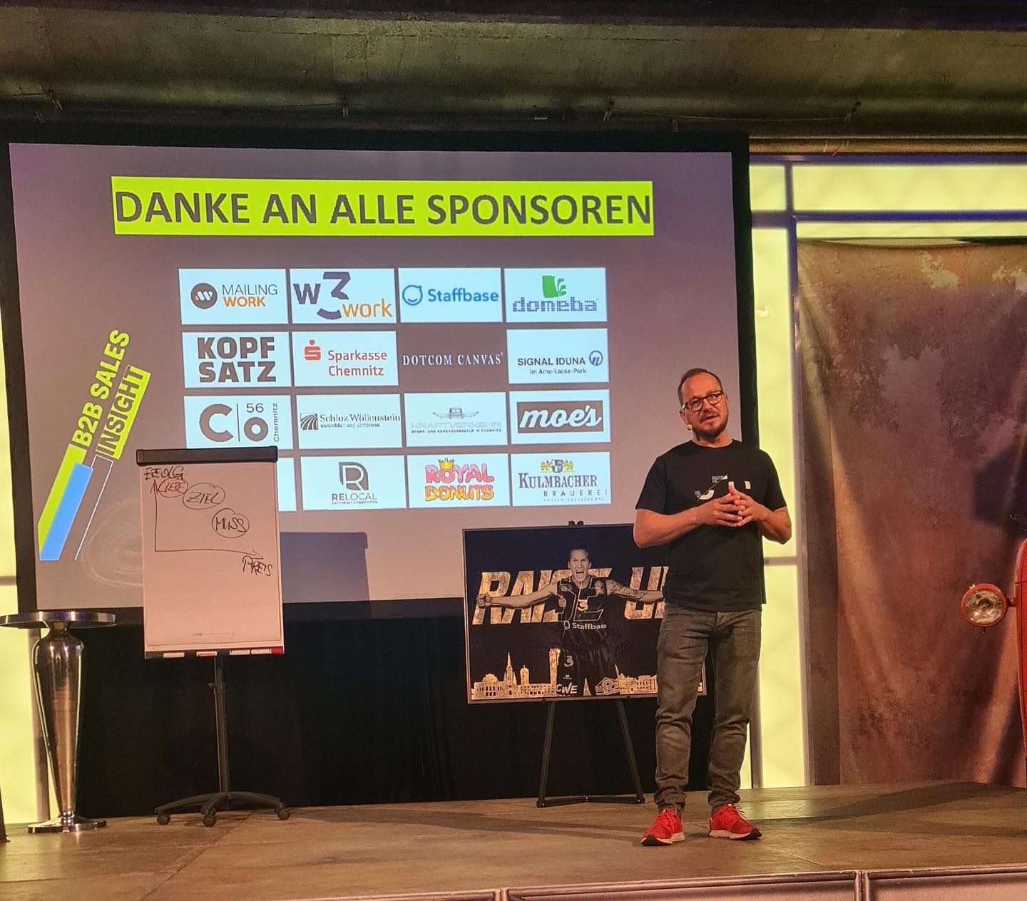 #throwback
Anfang Oktober fand das Marketingevent B2B Sales Insights feat. Marketing Club Chemnitz statt ?. Rund 130 Gäste aus verschiedenen Branchen, vom Start-up bis zum Familienunternehmen, hörten spannende Vorträge von u.a. @malte_ziegenhagen im @kraftverkehrchemnitz.
Einer der angereisten Speaker genoss eine Nacht in unserem Hotel☺️. Wir bedanken uns nochmal bei @b2b_sales_insight & @mc_chemnitz für die tolle Initiative & großartige Organisation des Events.
#chemnitz #chemnitzcity #chemnitzartig #marketing