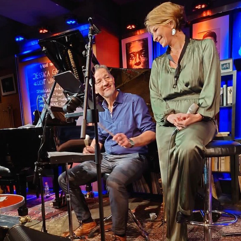 Alle Jahre wieder:
Danke ? für den schönen Abend bei dir, lieber @jazzclubatrane ??
.
.
#berlin #atraneberlin #bestplaceinberlin #jazzclub #licht #winterlieder #berlinmusician #berlingirl #jessicagall #allejahrewieder #jazzquartet