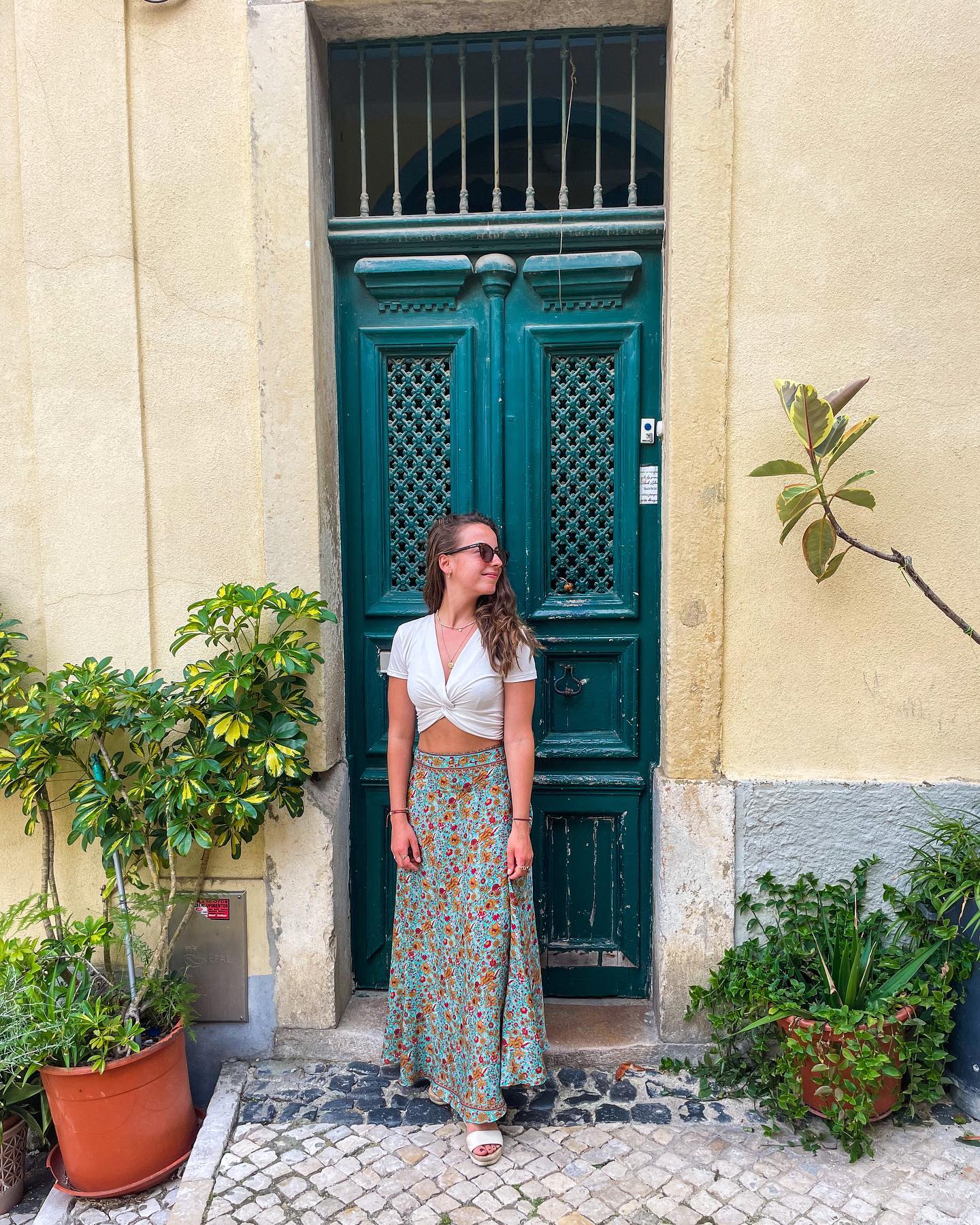Here‘s to sunsets by the sea, belly’s full of pastéis de nata, adventures, juicy pineapples and making memories with one of my favourite human beings ???✨
