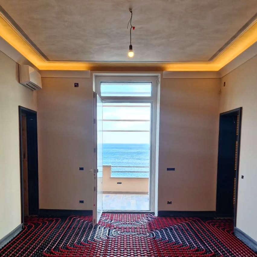 Questo 2024 è iniziato alla grande, tanti lavori ci aspettano e siamo carichissimi. Questa settimana abbiamo posato questo bellissimo pavimento radiante marchiato Giacomini. Fronte mare. Nella nostra cara provincia di Genova.
#dariansrl #posapavimento #pavimentoradiante #radiantegiacomini #giacomini #riscaldamento #riscaldamentoapavimento #Genova #liguria