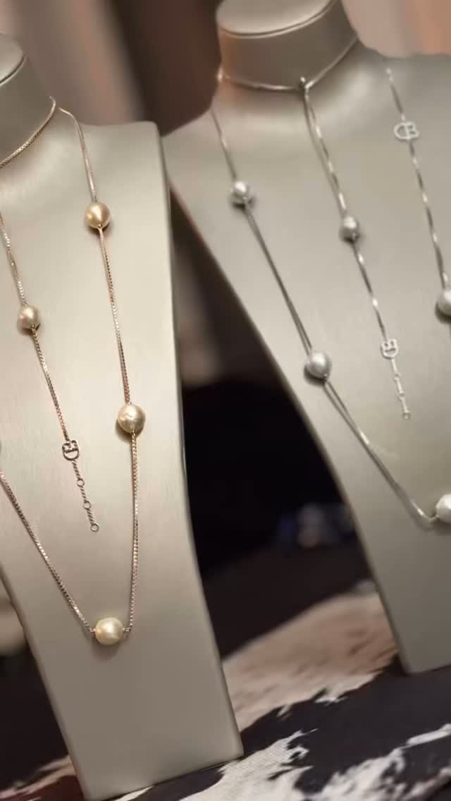 Perlenliebe - Level up ?. Unsere beliebtesten Schmuckstücke die jedes Outfit veredeln ❤️ #beliebteste #perlenschmuck #perlenarmband #perlenkette #perlenliebe #lifestyle #celiavonbarchewitz #extravagant #musthave #schmucktrends