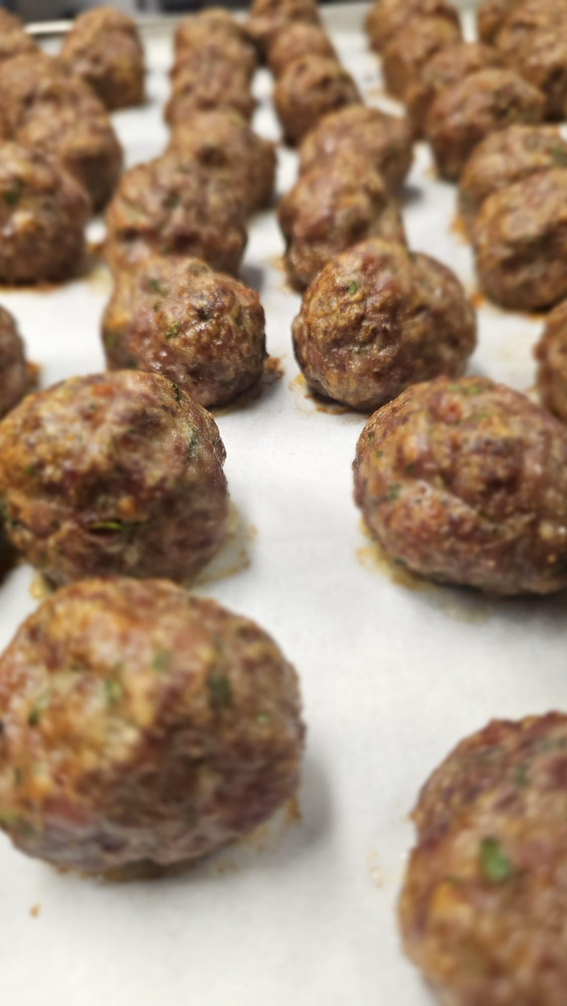 Ma che bontà, ma che bontà
Ma che cos’è questa robina qua?
Albondigas della Nonna??, polpette al sugo.
Deliciosas Albondigas de carne de ternera en salsa de tomate fresco
—
#albondigasensalsa #machebontà #carnedeternera #polpettealsugo #barcelona #poblenou #comida #italiana #restauranteitaliano