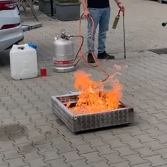 Unsere Schulungen sind alles andere als langweilig. Wir verpacken das wichtige Thema Brandschutzschulung in interaktive und spannende Trainings. Denn wir wissen, dass nur motivierte Mitarbeiter das Gelernte auch in der Praxis anwenden können. Mit uns fühlen sich deine Mitarbeiter nicht nur sicher, sondern auch begeistert von ihren neu erworbenen Fähigkeiten. ???
Wir freuen uns Dich kennen lernen zu dürfen.
www.consulting112.eu
#brandschutzhelfer #brandschutzunterweisung #feuerlöscher #feuerwehr #seminar #arbeitsschutz #feuerwehrausbildung #Brandschutz #berufsfeuerwehr #löschen #brandschutzbeauftragter #brandschutzunterweisung #brandschutzschulung
#brilon #sauerland #ruhrgebiet #nordrheinwestfalen #feuerlöschertraining #feuerwehrausbildung #uvv #seminar #berufsqualifizierung #firefighter #112 #ausbildung #job #architecture #unfall #versicherung #evakuierung #feuerundflamme