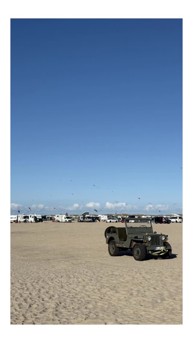 Sommer, Sonne, Sand und Jeep…
…unser kleiner Ausritt mit dem „alten Sack“ nach Rømø am Wochenende.
Drachenfest war zwar auch, dafür am Samstag aber zu wenig Wind.
Spass gemacht hat es trotzdem.
#rømø #drachenfest #strand #beach #beachlife #beachvibes #willysjeep #willys #jeep #jeepwrangler #adventure #abenteuer #ausritt #oldtimer #vintage #vintagecar #vintagejeep
