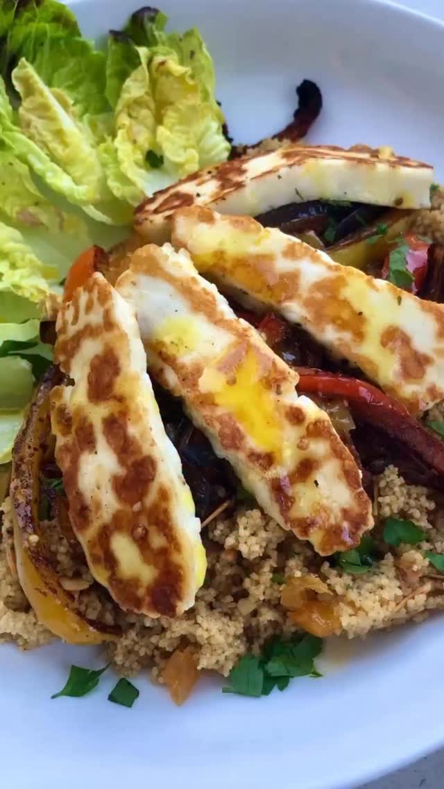 I love couscous with spiced roasted peppers and pan fried haloumi but the couscous needs to have a bit of extra flavour and texture. This is not my finest reel but you get the idea! Finely diced onion sautéed in olive oil, then a teaspoon or two or ras el hanout, chicken stock, wholewheat couscous and then diced soft apricots and toasted pine nuts. So good!!
@kallo
#bristolfood #bristolfoodbloggers #foodblogger #bristolfoodie #food #foodie #foodblog #couscous #middleeasterncuisine #middleeasternfood #moroccanfood #lovefood