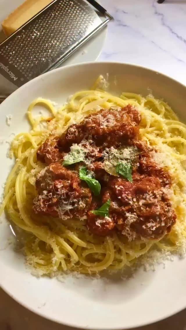 My boys love spaghetti and meatballs, so made them for dinner last night to welcome my husband back from a work trip. It’s a bit of a long list of ingredients in my version of meatballs but I think it’s worth the effort!
Beef mince, pork sausages (skinned), Parmesan, flat leaf parsley, dried oregano, sautéed onion and garlic, breadcrumbs (can you tell I forgot them?!), ricotta, seasoning and a kindly gifted @clarencecourt egg.
What’s even better is there are some left to go in the freezer!
#bristolfood #bristolfoodbloggers #foodblogger #bristolfoodie #food #foodie #foodblog #foodies #meatballs #meatballs #spaghettiandmeatballs #pasta #italianfood