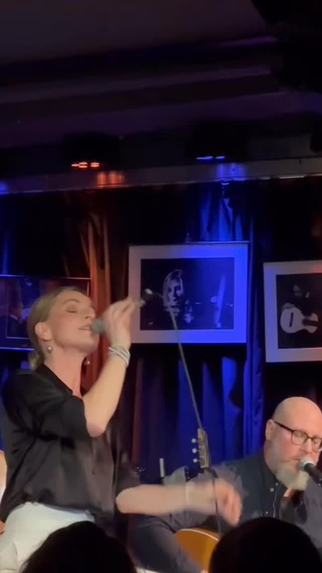 Winterlieder live.
Berlin, wir sehen uns am 21. Dezember.
Kulturhaus Karlshorst, 19:30 Uhr.
#jessicagall #winterlieder #berlin #kulturhauskarlshorst
#süßerdieglockennieklingen