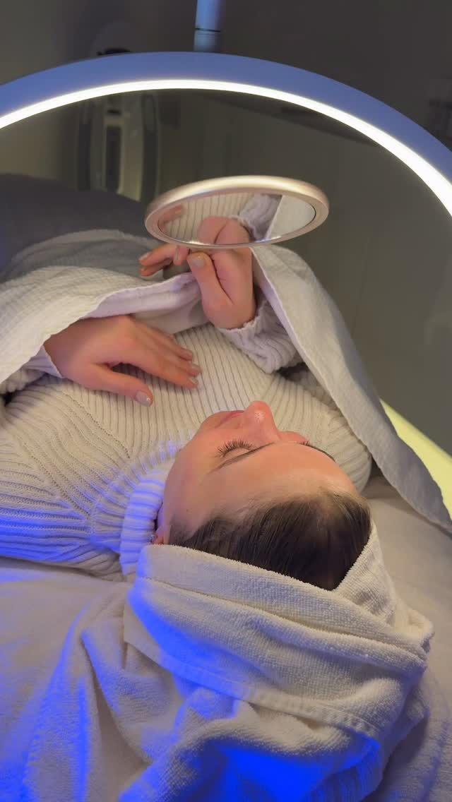 Wenn man sich selbst ansieht und denkt: Wow ?
Nach der HydraFacial-Behandlung strahlt ihre Haut, frisch, rein und voller Leben. Genau dieser Glow-Moment ist der Grund, warum ich meine Arbeit liebe.
Sanfte Tiefenreinigung, intensive Feuchtigkeit und sofort sichtbare Ergebnisse – für Haut, die sich genauso gut anfühlt, wie sie aussieht.
? Dein Studio für das Original HydraFacial in Hannover
? Spürbar. Sichtbar. Echt.
Gönn dir diesen Moment – du hast ihn verdient.
Informationen | Terminvereinbarung
? 0162/ 1723052
? info@skinconcept-Hannover.de
? www.skinconcept-Hannover.de
Kosmetik Hannover | hydrafacial Hannover | Hautanalyse Hannover | Microneedling Hannover | dauerhafte Haarentfernung Hannover