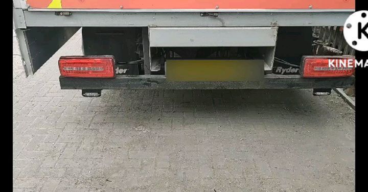 With dark nights drawing in we helped out friends at East Coast Line Marking to see and be seen. Amber led strobes mounted front and back, and 2 high level work lights installed make sure this truck can be seen while hard at work. #blueicesec #blueicesecurity #responsevehiclelighting @response_vehicle_lighting @blueicesecurity
