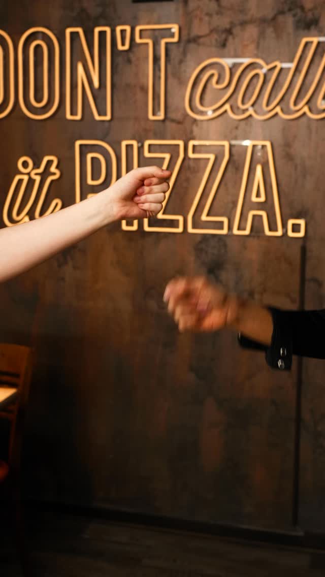 Schere. Stein. Papier. Flammkuchen.
Süß oder deftig – wie würdest du dich entscheiden? 😄🔥
Zum Glück musst du dich nicht entscheiden – probier einfach beides.
👉 Jetzt Speisekarte online anschauen und direkt reservieren.