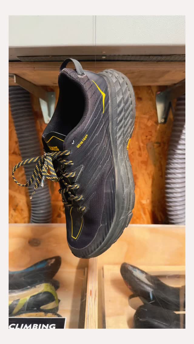 HOKA resoling with @vibram zegalite. ?♀️
#resoling #trailrunning #vibramcobbler #vibrammegagrip #vibramlitebase