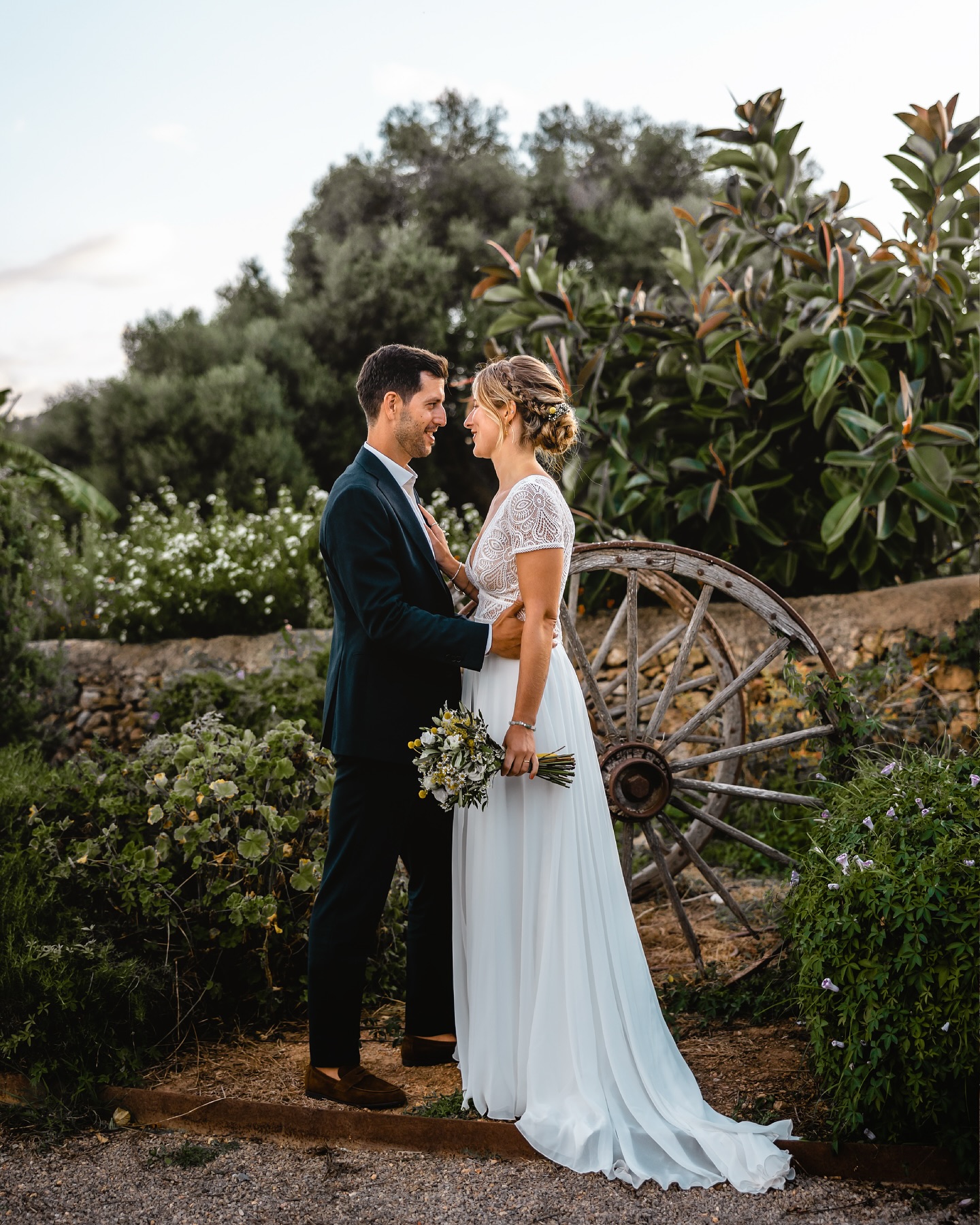 El Apperol Spritz siempre mejor si es en compañía ?
Foto: @priscalagunaphotographer
Catering y organización: Villa Valens por @bernardovichbodasyeventos @villa_valens_wedding
? www.priscalagunaphotographer.com
#WeddingPhotographerMallorca #WeddingDay #MallorcaPhotographer #PriscaLagunaPhotographer #MajorcaPhotographer #FotografoBodaMallorca #VillaValens #MallorcaWeddingDestination