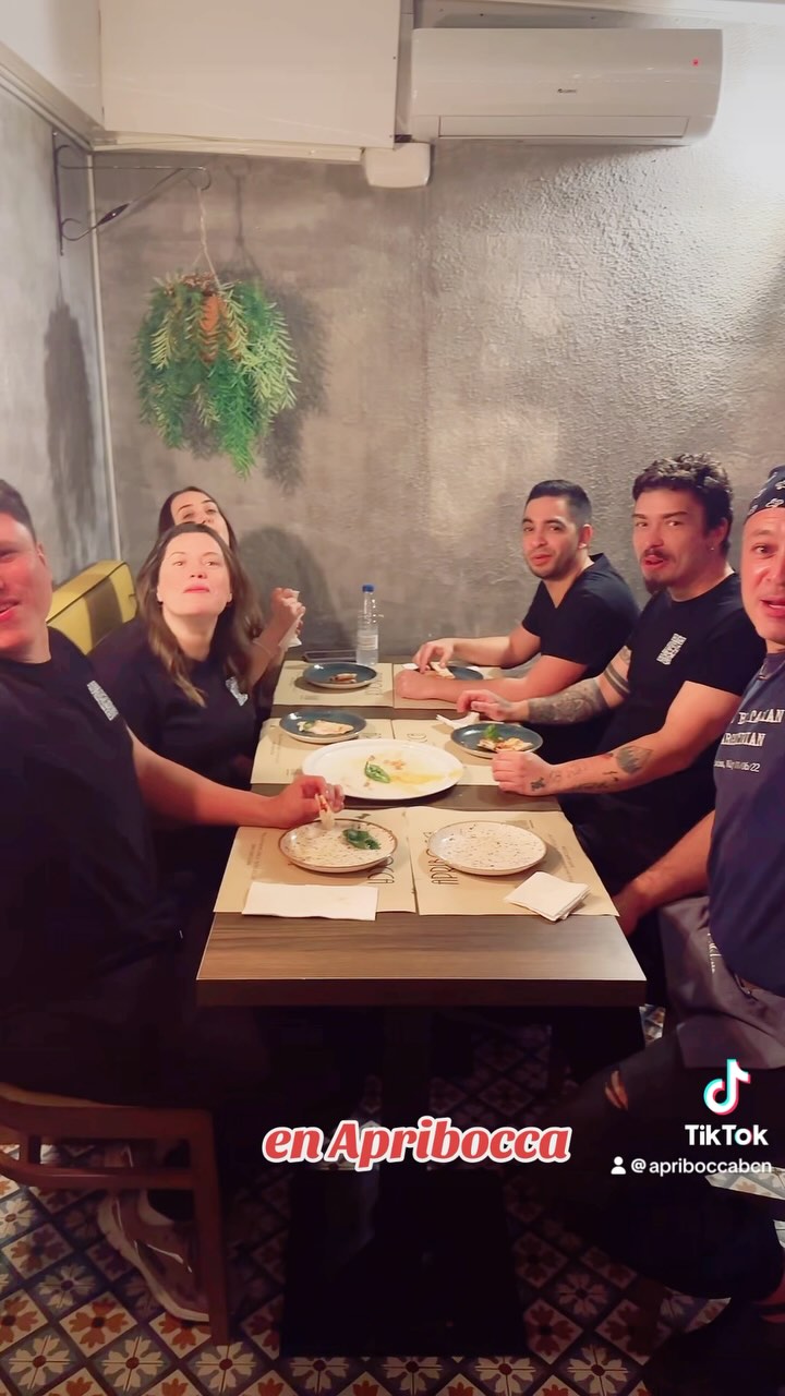 El team internacional de Apribocca ?
———
#team #equipo #internacional #?? #?? #??#??#??#??
#pizza #restaurant #feliz #instagood #instafood #comersaludable #barcelona #poblenou
