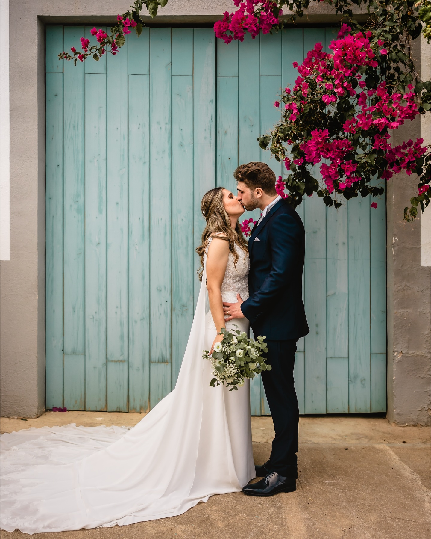 Momentos que cuentan historias, miradas llenas de amor y un “sí, quiero” que quedará grabado para siempre. ??
? El reportaje de vuestra boda representa la esencia de este día tan especial. Si estáis buscando capturar los recuerdos más especiales de vuestro día, ¡estaré encantada de formar parte de vuestra historia!
Foto: @priscalagunaphotographer
Catering y organización: Villa Valens por @bernardovichbodasyeventos @villa_valens_wedding
Dj: @taylorcharly
? www.priscalagunaphotographer.com
#WeddingPhotographerMallorca #WeddingDay #MallorcaPhotographer #PriscaLagunaPhotographer #MajorcaPhotographer #FotografoBodaMallorca #VillaValens #MallorcaWeddingDestination