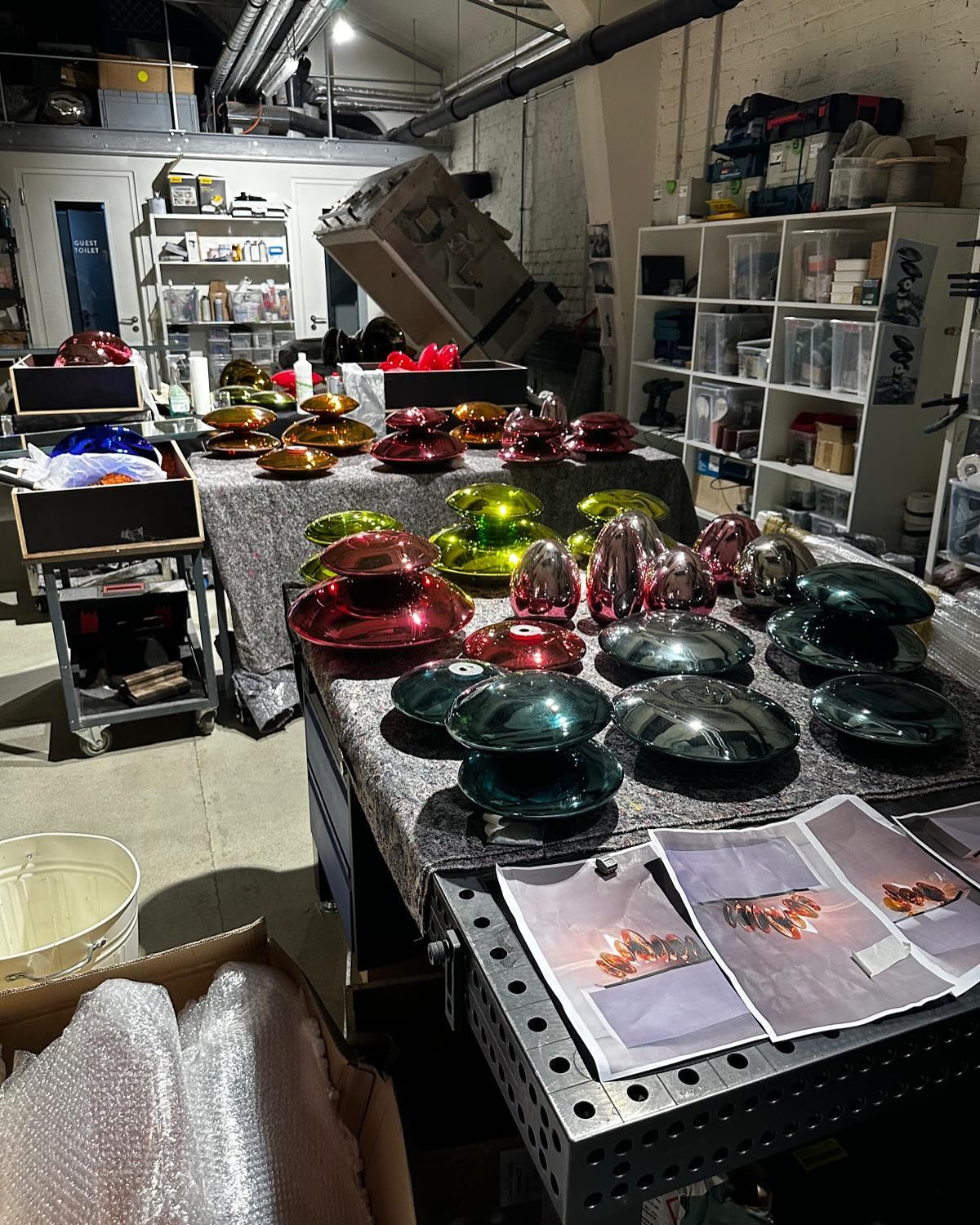 Looking for the coolest location? This is it! Meet this wonderful artist‘s studio!
Robert Comploj is a contemporary fine glass artist exhibiting in museums worldwide with a beautiful atelier at 1180. I was invited by a client to cater a great exclusive event there and was deeply impressed by the work at display and the location.
Let‘s party together there! PM me for details and more ideas!
@robert.comploj
#artistsatelier #locationvienna #uniquelocation #beautifulart #coolcatering #letspartythere #lovecooking