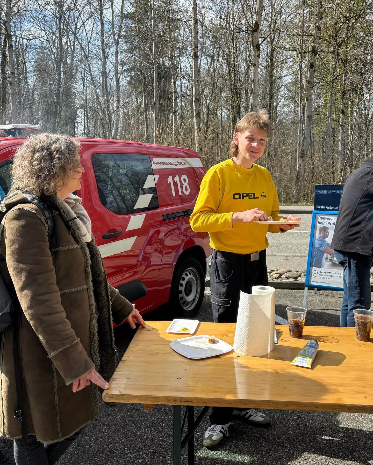 🎥 Tag 2 unseres Witschi Frühlings-Treffs! 🚗🌼 Was für ein Tag! Wir durften heute wieder zahlreiche Besucher begrüssen, spannende Gespräche führen und gemeinsam die neuesten Opel-Modelle entdecken. 💬✨ Ein grosses Dankeschön an alle, die vorbeigekommen sind – ob für eine Probefahrt, eine feine Bratwurst vom Grill oder einfach für einen gemütlichen Schwatz. 🌭☕ Wir freuen uns auf einen weiteren tollen Ausstellungstag und viele weitere Begegnungen! Kommt vorbei und erlebt den Opel-Frühling hautnah. 🚀🔥 📅 Noch bis Sonntag, 16 Uhr!
📍 Garage Witschi AG #WitschiFrühlingsTreff #OpelErleben #Danke #AutoFrühling #OpelLovers #Frühlingsgefühle #CarEvent #OpelFrontera #OpelGrandland #OpelMokka #Neuwagen #Probefahrt #Frühlingsaktion #GarageWitschi #OpelLife #OpelCommunity #EventHighlight #Hüpfburg #SexySauer #BratwurstLiebe