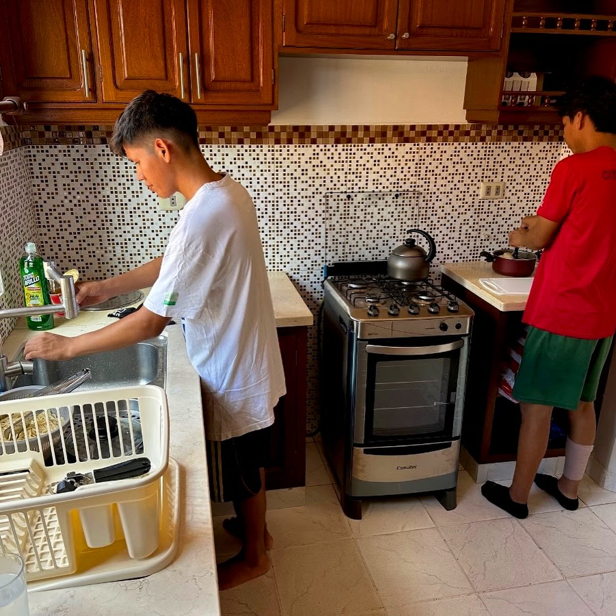 Nuevo proyecto!!! 👉🏻La casa de Rut y la casa de Pedro son dos casas de acogida en Bolivia donde las chicas y chicos que cumplen 18 años y tienen que dejar el Hogar infantil pueden alojarse y seguir estudiando hasta independizarse económicamente, normalmente son chicos sin recursos abandonados por sus familias desde pequeños. Allí viven con educadores que los apoyan y orientan para que la transición sea más fácil. Nos alegramos mucho de poder colaborar con el alquiler 6 meses de la Casa de Rut. Aquí os dejamos algunas fotos para que veáis el trabajo y la visión de este proyecto tan bonito 😍 GRACIAS 🎓👏🏻
#lacasadeRut #lacasadePedro #bolivia🇧🇴 #amorworld