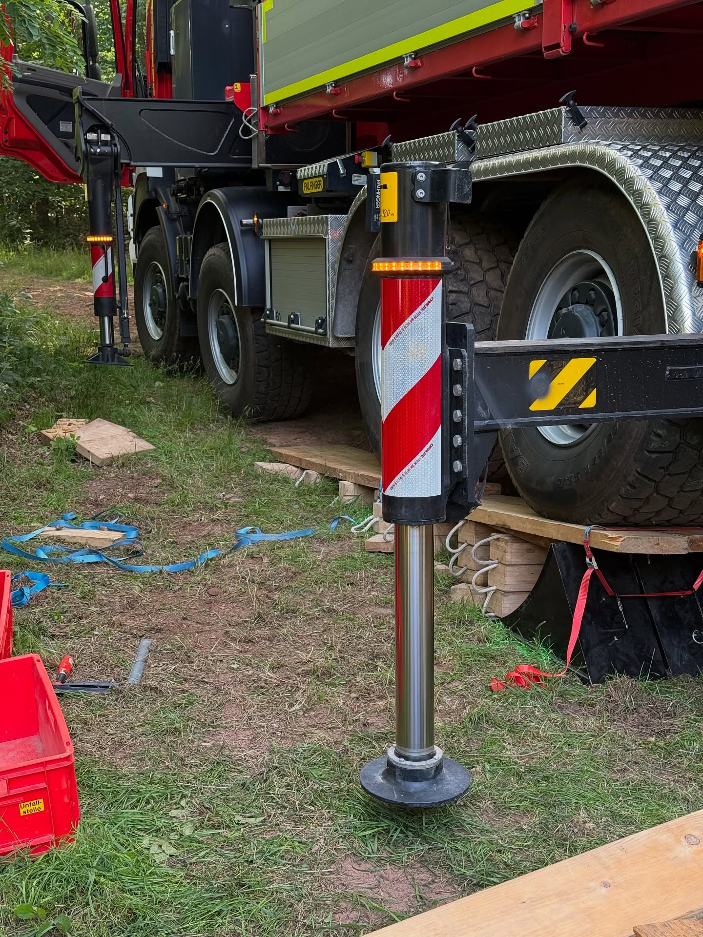 ?????????? ?
Ich liebe dieses Bild.
Nicht gestellt oder bearbeitet, sondern eine Momentaufnahme im geordneten Chaos wenn man Sachen ausprobiert!
Und doch gibt es hier viel zu sehen! ?️♂️
Räder. Reifen. Stützenhub. Untergrund.
#feuerwehr #ladekran #ladekrantraining #ladekrane #palfinger #feuerwehrgrossheubach #kreisbrandinspektionmiltenberg #ladekranuntermain #ladekraneinsatz #feuerwehrladekran #feuerwehrkran #wimmelbild