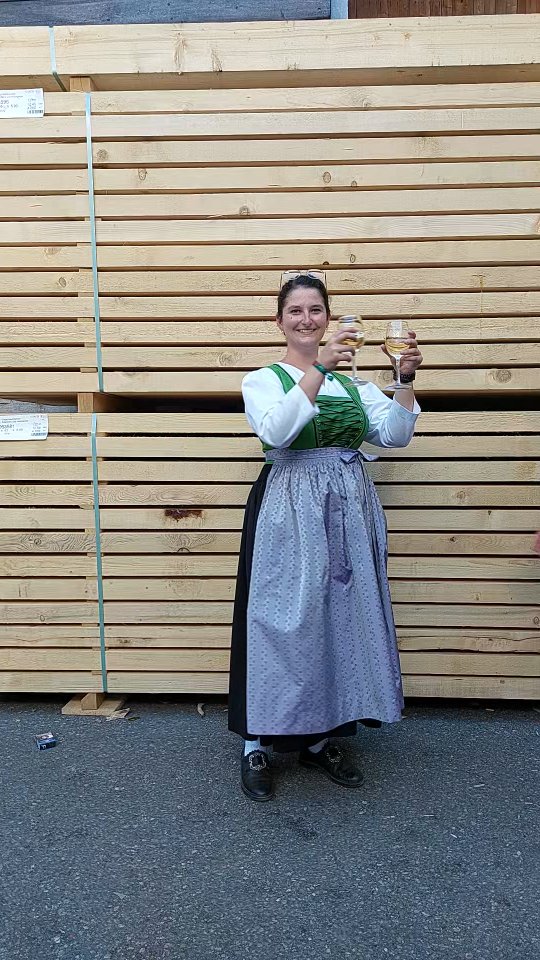 she was looking for glasses.. found the right ones 🍷😉#cheersnotclear #blasmusikreels #fest....