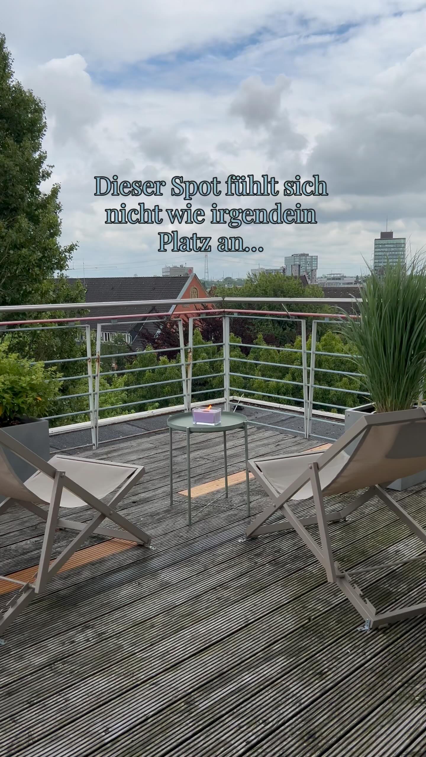 …sondern wie ein Geheimtipp über den Dächern von Harburg!
Mit dir mittendrin.
Kein Trubel. Kein Lärm. Nur du & dein Feierabend.
Ob Sonne oder Wolken: Unsere Dachterrasse liefert dir die Vibes.
Einfach mal kurz raus.
#weileseinhubist