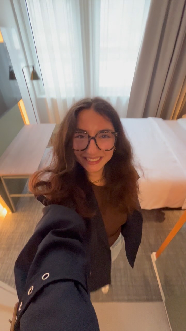 In den Fluren ist’s noch Rohbau, aber die Zimmer schon bald dein neuer Rückzugsort in Hamburg.
Sichern kannst du’s dir jetzt so oder so schon. Mit bis zu 30 % Eröffnungsspecial!
NEU
HAMBURG
APRTMENT
HOTEL
#weileseinhubist