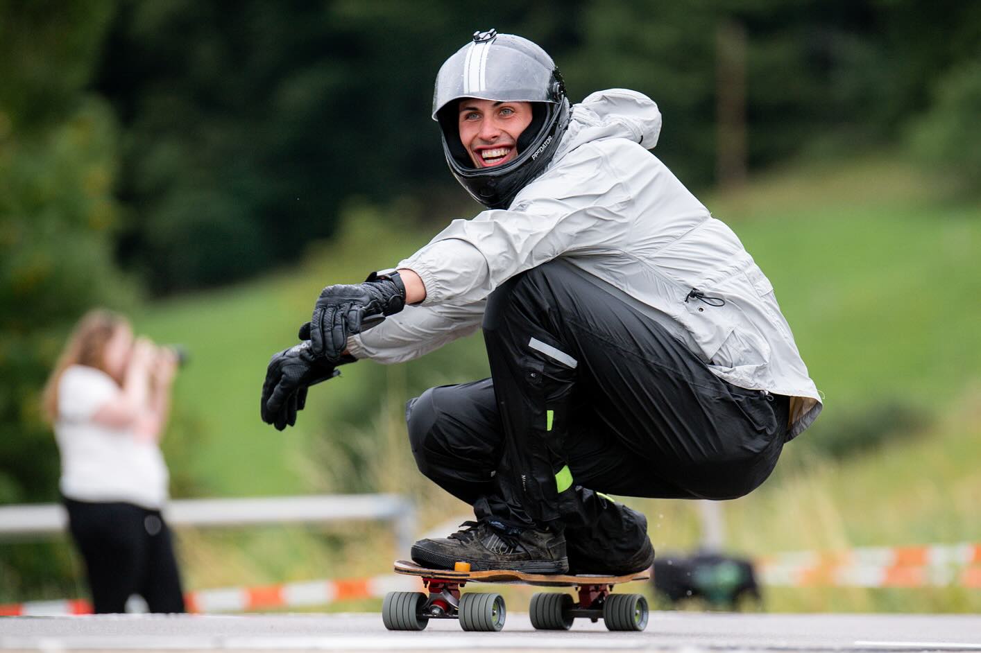 After weeks and months of intense planning, organizing and preparing it finally happened: For the first time in downhill skating history we closed down our Freiburg house mountain, Schauinsland, for a downhill skateboarding Freeride event. Considering it (one of) the longest event tracks ever, it presented us with immense safety challenges to clear and secure a 12km road. This put our meticulously designed safety concept on the test bench.
.
We wanted to start right after the bicycle event and we were right on time when the weather decided otherwise. Half an hour of intense thunder and hailstorm left our riders fleeing into the woods and some of our stationary Marshalls putting up there shelter pavilions in the middle of the raging chaos.
.
So with a small delay and some wet clothes we were able to start the Freeride. Of course we had multiple difficulties in the following hours but our well trained Marshall team and @studio.konstantin.thomas as our head of radio communications with nerves of steel, handled every demanding situation with calm and professionalism.
.
Seeing our riders lifting up there helmet visors revealing smiling happy faces underneath rewarded us every run.
.
In the last picture you see me skating through the last hairpin during the bonus run as the last rider of the event which felt like a true honor and perfect closing to an overall successful and injury-free event.
.
.
📸 1,2,4,5,8,9,10,11,13,14,15 Henning Stark
📸 3,6,7,12 @photoluky
📸 16 @klangreiter
📸 17,18,19 @fla4.2
📸 20 @speedy_gonzales_77
.
.
#worldsfirst #downinsländ2025 #schauinsland #freiburgfreeridecrew #freiburgerlongboardverein #flbv #skateevent #12km #gondolafreeride #downhillskateboarding #downhilllongboarding #makedhskatinggreatagain #communitybuilding