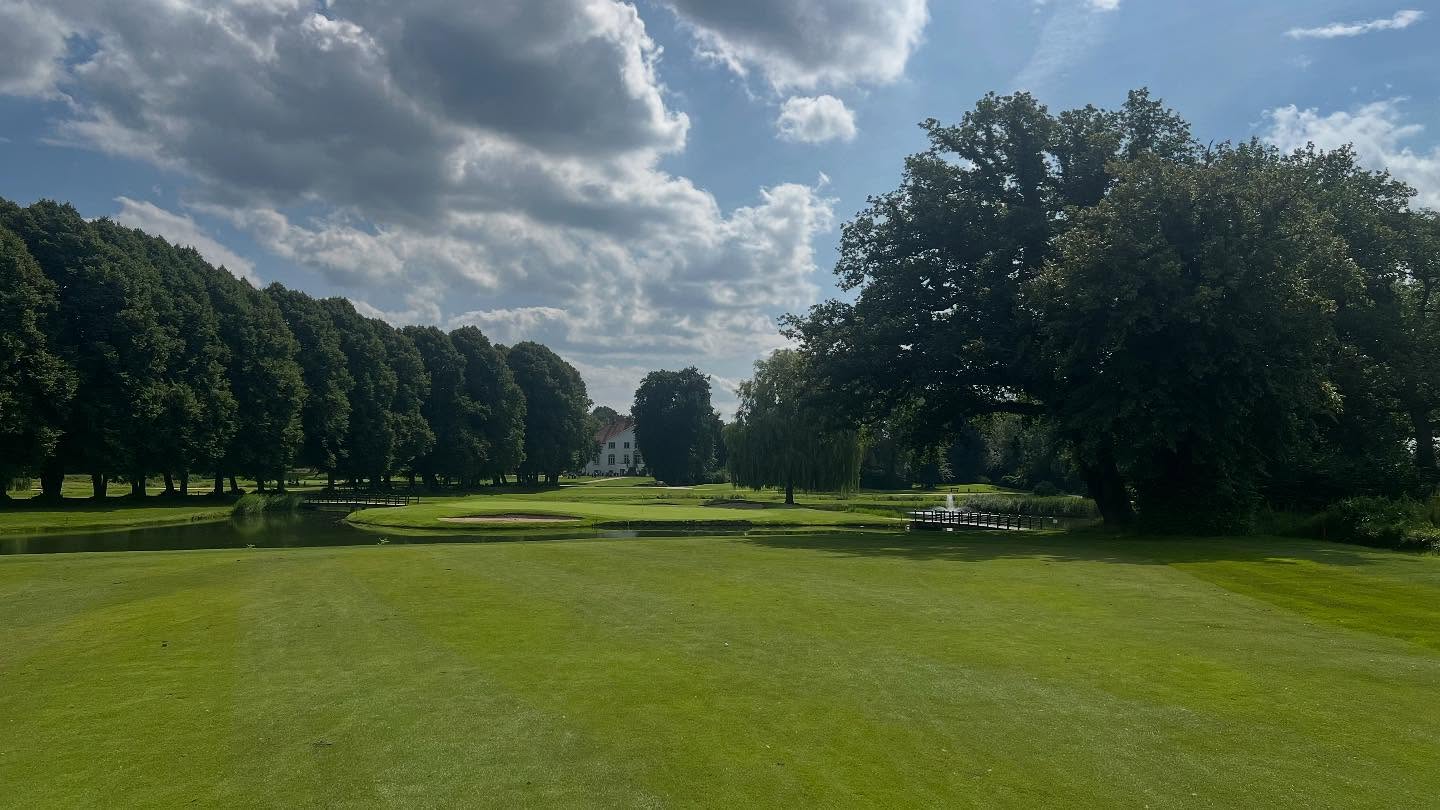 Fantastic day at @gut_kaden for the first #DGOPEN. Great bunch of people interested in two essential things: Golf and AI 😉🤩😂