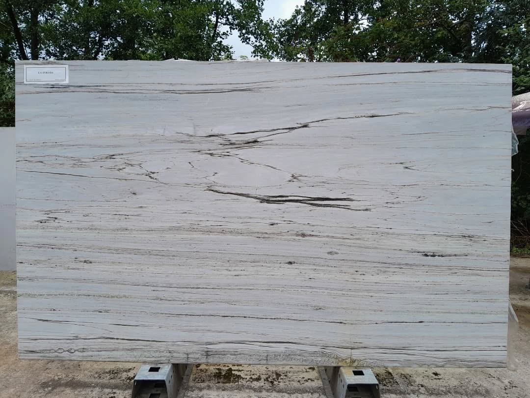 Brightening up our grey day - La Strada - Quartzite 🤍Call for details...📞 01629 700490📧....