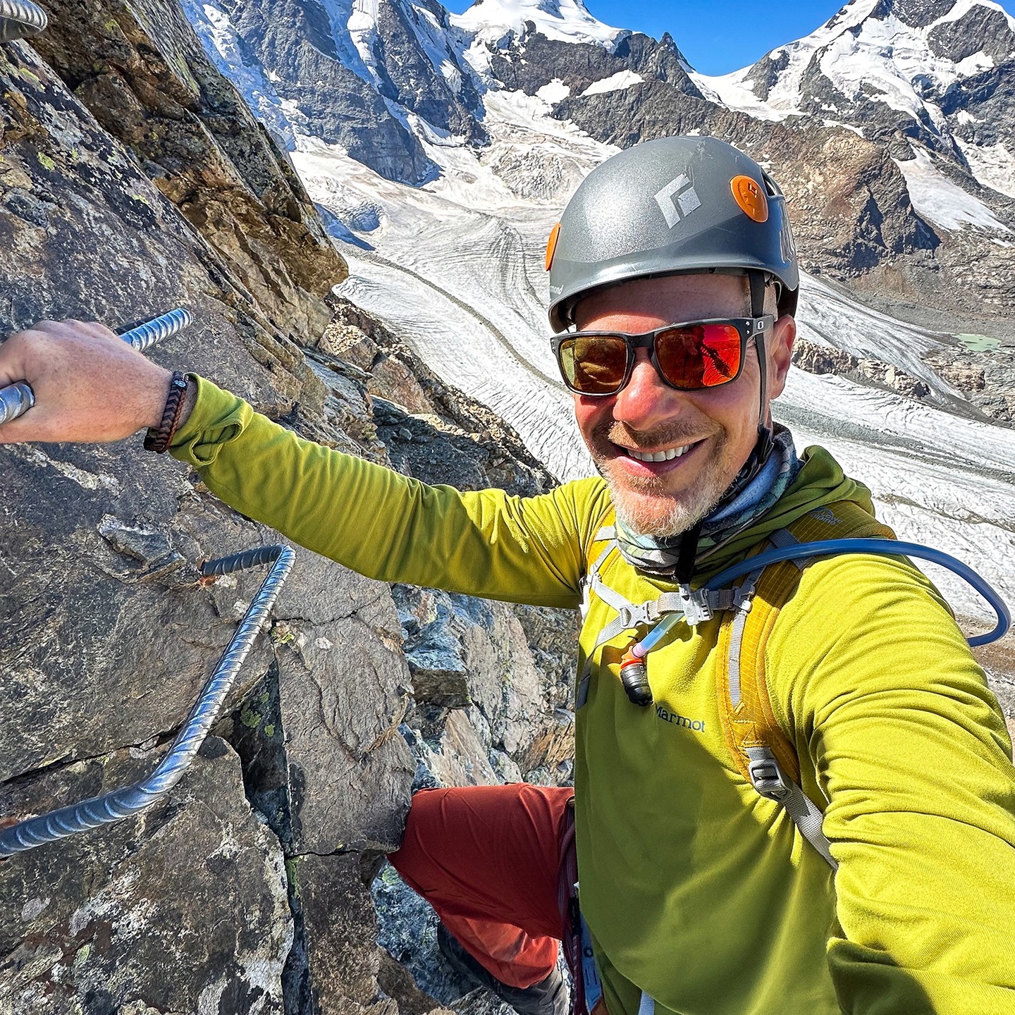 ? Piz Trovat – Klettersteig mit Panorama ?
Der Klettersteig am Piz Trovat in Graubünden begeistert mit einem einzigartigen Blick auf das Bernina-Massiv – Piz Palü, Bellavista und Piz Bernina scheinen zum Greifen nah. ✨
Zwei Varianten stehen zur Wahl:
? K3 – ideal, um in die Welt der Klettersteige einzutauchen und das Panorama zu genießen
? K6 – kurz, knackig und voller Power, hier ist richtig viel Muskelschmalz gefragt ?
Egal welche Route: die Aussicht ist einfach unbezahlbar. ?️
#Graubünden #PizTrovat #Klettersteig #BerninaMassiv #Bergpanorama #Alpenliebe