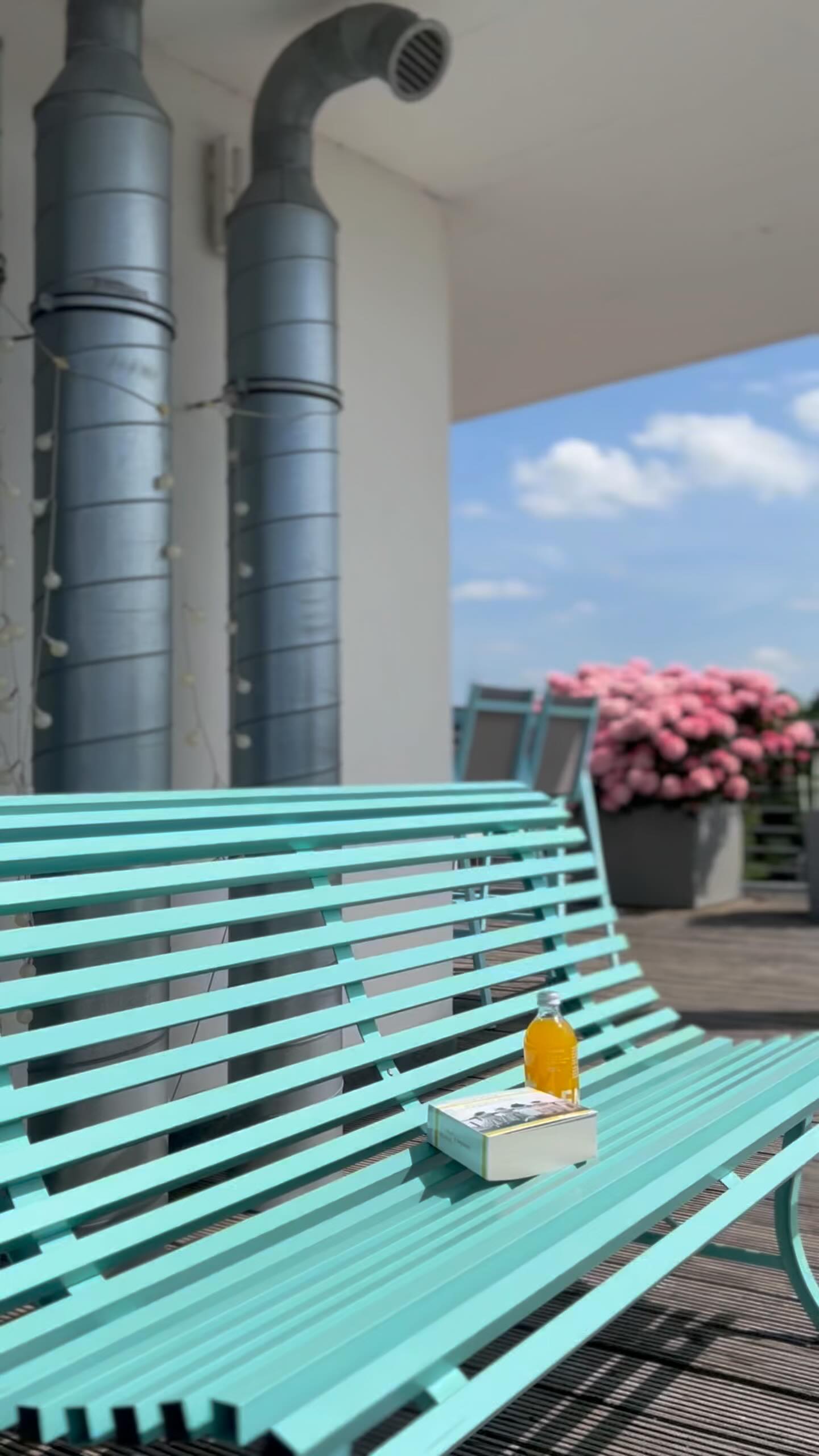 Unsere Dachterrasse ist der Spot für laue Abende, Sonnenuntergänge über Hamburg und Momente, die man so schnell nicht vergisst.
Ob mit Freunden, Kollegen oder einfach nur du & dein Drink – hier oben fühlt sich Hamburg noch ein bisschen mehr nach Sommer an. ✨
#HUBStGeorg #SummerVibes #GoodLookingSimplicity