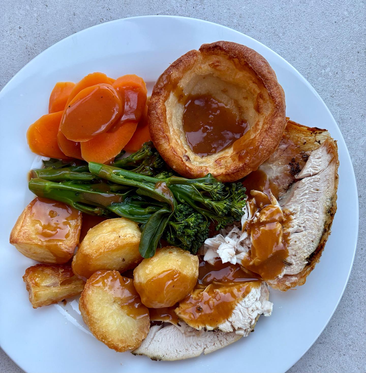 As my lovely Gran used to say, it’s feeling back endish! or in other words Autumnal ? A perfect day for a roast chicken with herbed butter stuffed under the skin and everywhere else (!), plus herbs and a hot lemon in the cavity. My boys said it was the best gravy I’d ever made but I think that’s because my hand slipped when adding the wine!!
#sunday #sundayfood #sundayroast #roast #roastdinner #roastdinners #roastchicken #roastchickendinner #autumnfood #autumnishere #food #foodblogger #foodies #bristolfood #bristolfoodbloggers #bristolfoodie