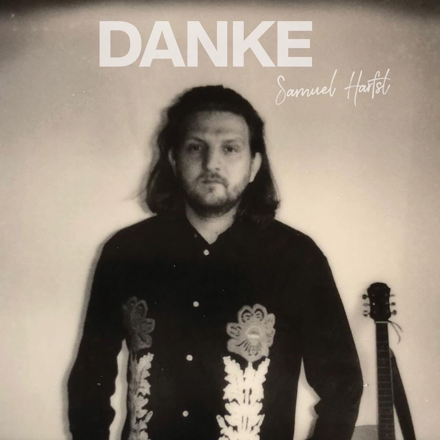 Das kommende Album „Danke“ ist nicht nur zum Hören sondern zum Verschenken gedacht – in der Hoffnung, eine kleine Lawine der Danksagunng auszulösen.
Ich glaube, der schnellste und schönste Weg diese Welt etwas heller zu machen, ist es, denen, die uns helfen und unterstützen, ein kleines aber ernst gemeintes „Danke“ zu sagen.
https://www.samuelharfst.de/shop/album-danke-crowdfunding/