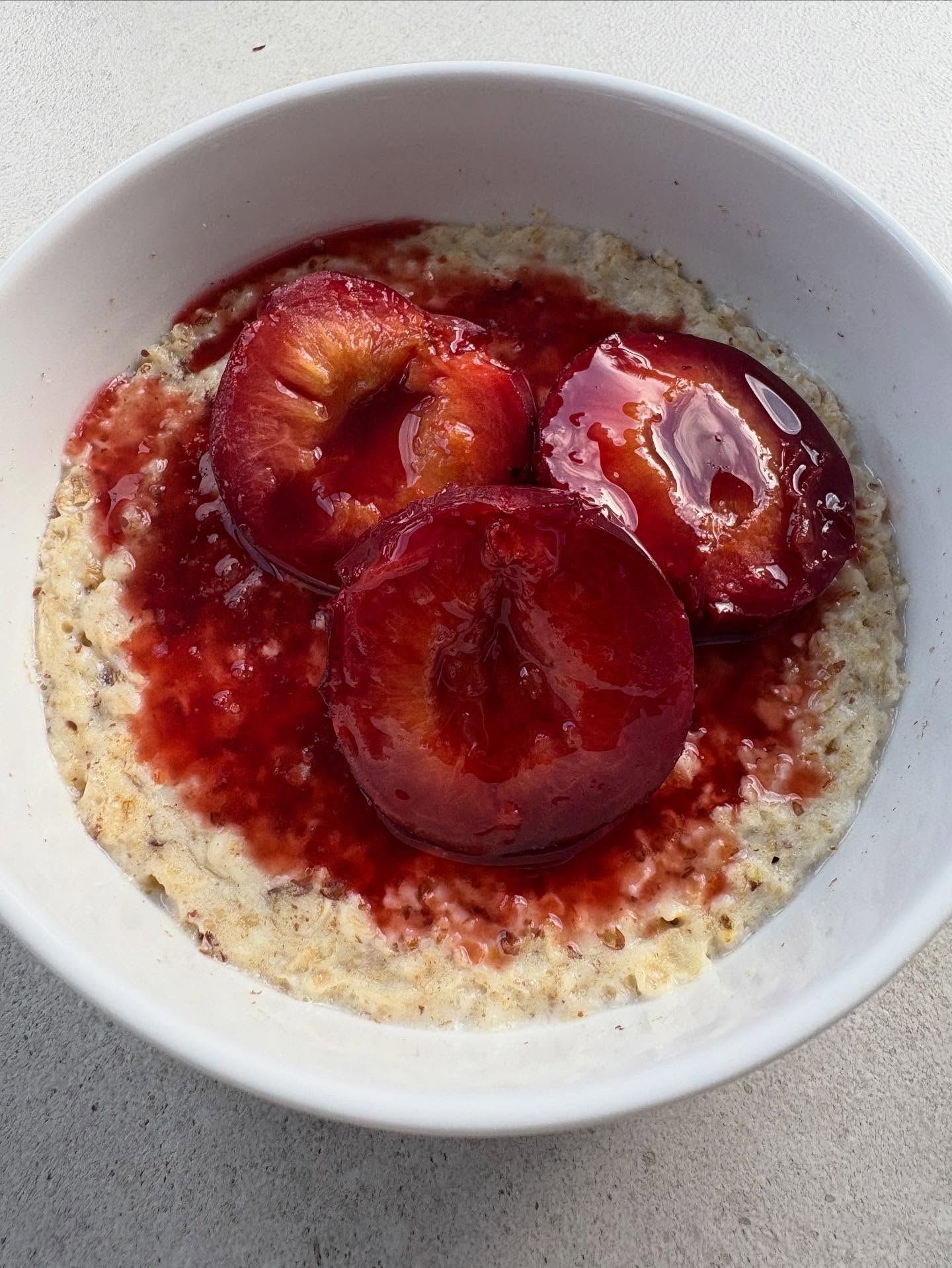 Roasted plums with orange juice and dark brown sugar. My husband loves them with granola and Greek yoghurt, but I love them on my porridge! Makes me feel like I’m having plum crumble for breakfast! ?
#autumnfood #autumnfoods #autumnalfood #plums #roastedfruit #breakfastideas #breakfasttime☕️ #breakfast #food #foodblogger #foodblog #bristolfoodie #bristolfood #bristolfoodbloggers