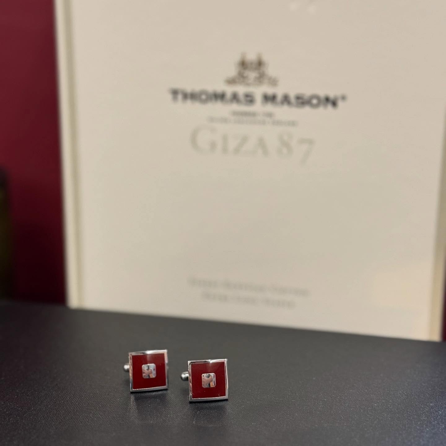 Nuevos gemelos #cufflinks disponibles.
.
#thesartorialgallery #madrid #sastreria