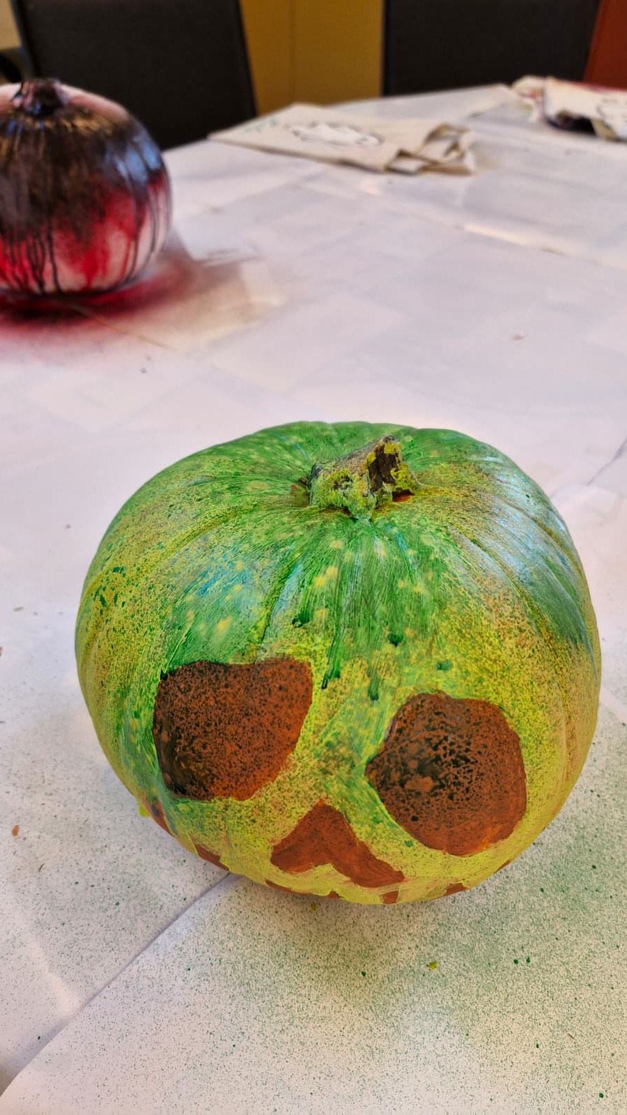 Bei der letzten Mädchenaktion und am Dinnerstag haben wir uns schon auf Halloween eingestimmt. Seid ihr auch schon in Grusellaune? ?? #halloween #backenundbasteln #offenekinderundjugendarbeit