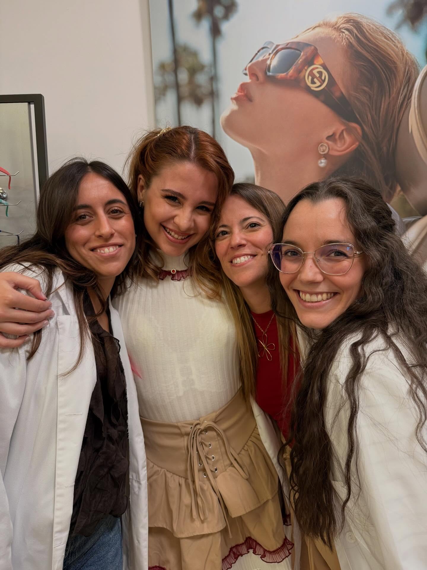 ✨ Hoy queremos contaros que pasamos un día genial junto a @thaliagarrido_ ✨
Estuvimos ayudándola a elegir entre los modelos de Woodys Eyewear la gafa ideal para el nuevo proyecto que está a punto de emprender ??
Nos encanta formar parte de momentos tan especiales y ver cómo cada persona encuentra el modelo que refleja su estilo, su personalidad y su energía.
? Gracias por confiar en nosotras para acompañarte en esta elección tan importante.
¡Te deseamos todo el éxito del mundo en esta nueva etapa! ??
#WoodysEyewear #GafasConPersonalidad #Óptica #EstiloConActitud #CuidamosTuMirada #NuevaEtapa #GraciasPorConfiar